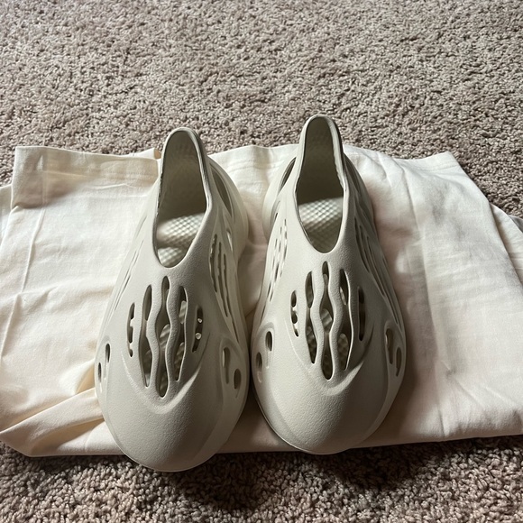 White foam runner size 9